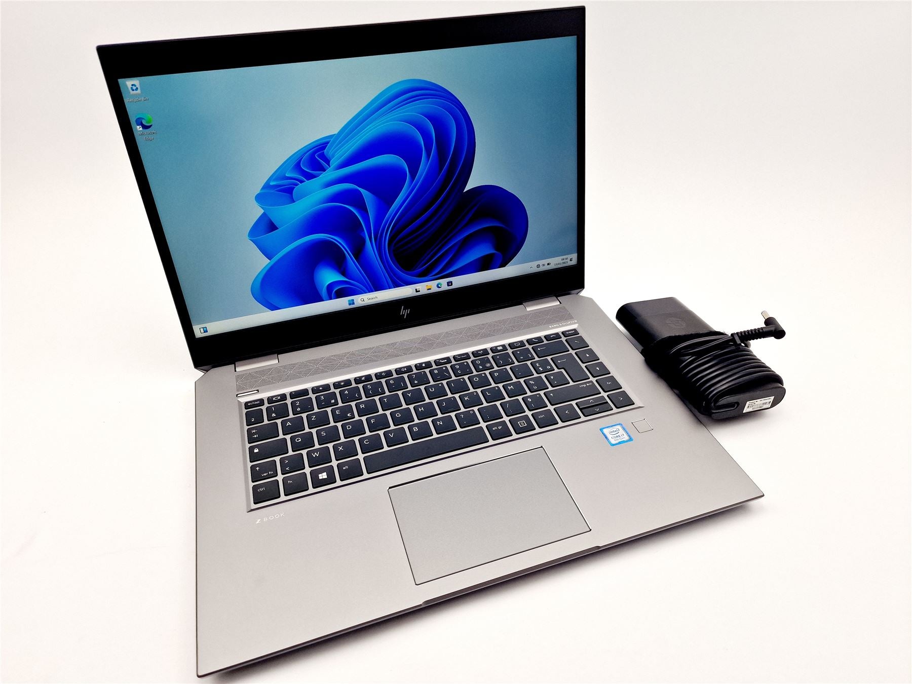 HP ZBook Studio G5 15.6" Notebook UHD i7-8850H 32GB 512GB P1000 AZERTY Klasse B